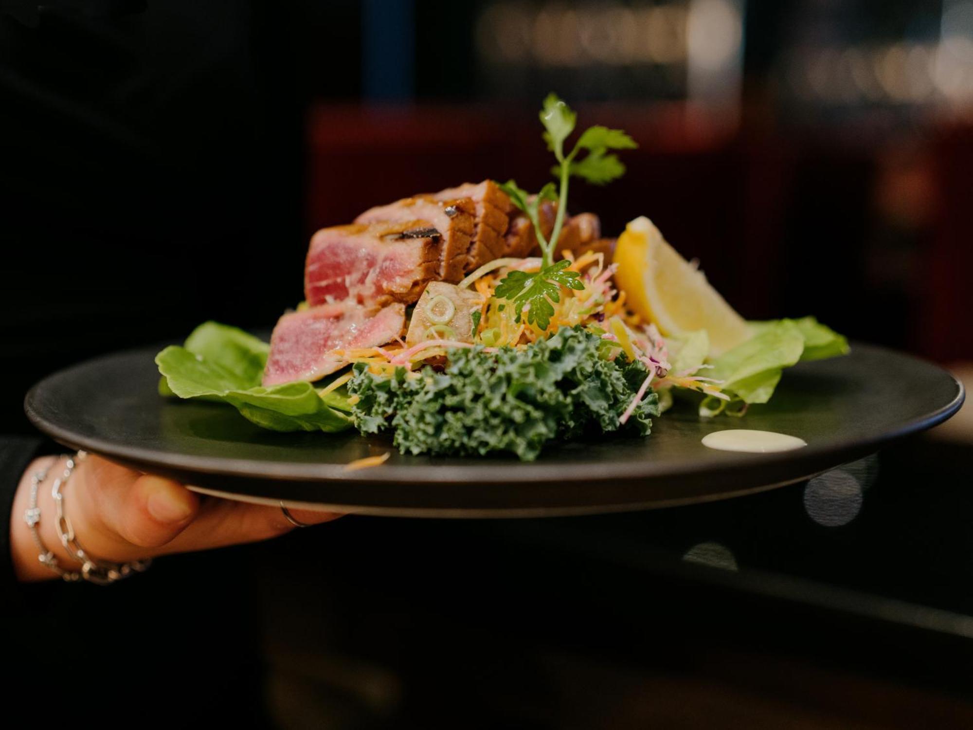 Otl Gouverneur Шербрук Экстерьер фото A salad